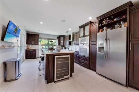 Casa en venta en Miami, Florida, 3 dormitorios, 271.27 m2 № 1752662 - foto 4