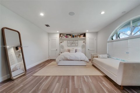 Casa en venta en Miami, Florida, 3 dormitorios, 271.27 m2 № 1752662 - foto 3