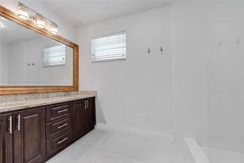 Casa en venta en Miami, Florida, 3 dormitorios, 271.27 m2 № 1752662 - foto 14