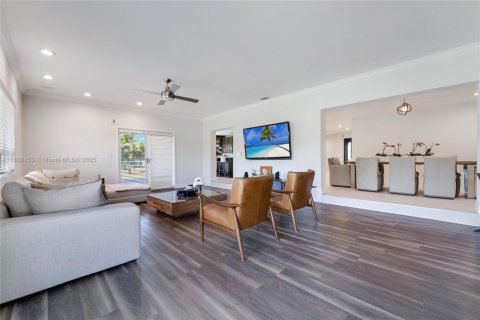 Casa en venta en Miami, Florida, 3 dormitorios, 271.27 m2 № 1752662 - foto 6