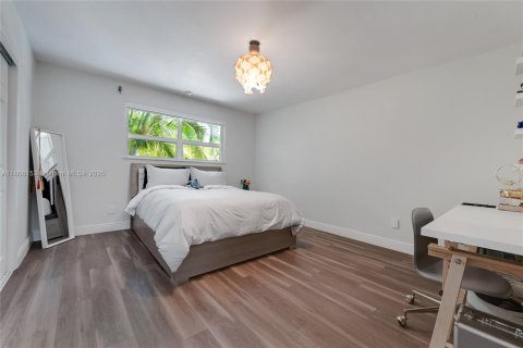 Casa en venta en Miami, Florida, 3 dormitorios, 271.27 m2 № 1752662 - foto 11