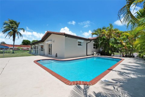 Casa en venta en Miami, Florida, 3 dormitorios, 271.27 m2 № 1752662 - foto 19