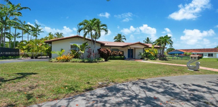 Casa en Miami, Florida 3 dormitorios, 271.27 m2 № 1752662