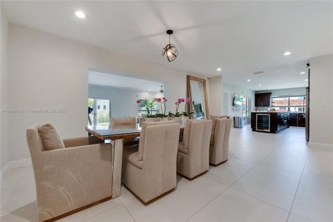 Casa en venta en Miami, Florida, 3 dormitorios, 271.27 m2 № 1752662 - foto 17