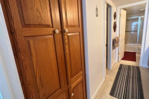 Condo in Hutchinson Island South, Florida, 2 bedrooms  № 2183986 - photo 27