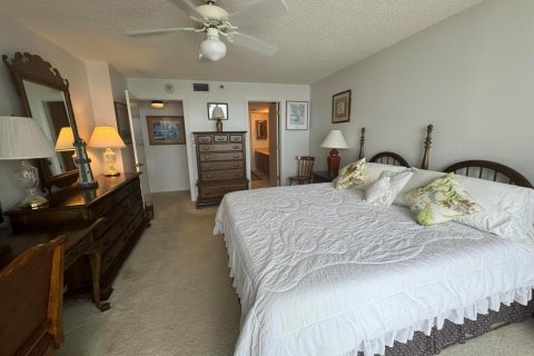 Condo in Hutchinson Island South, Florida, 2 bedrooms  № 2183986 - photo 26