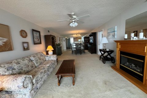 Condo in Hutchinson Island South, Florida, 2 bedrooms  № 2183986 - photo 18
