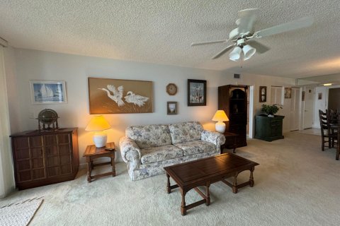 Condo in Hutchinson Island South, Florida, 2 bedrooms  № 2183986 - photo 19