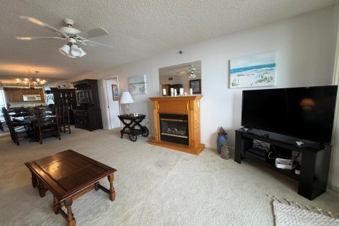 Condo in Hutchinson Island South, Florida, 2 bedrooms  № 2183986 - photo 17