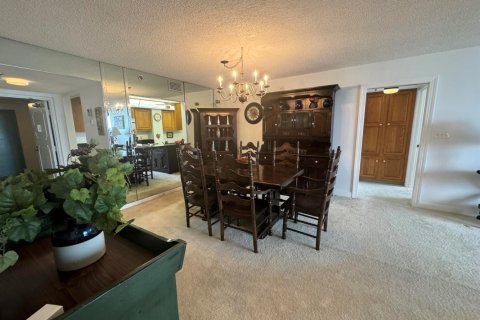 Condo in Hutchinson Island South, Florida, 2 bedrooms  № 2183986 - photo 11