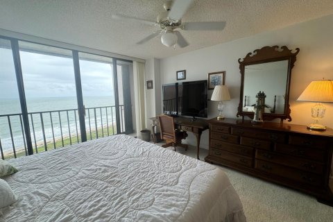 Condo in Hutchinson Island South, Florida, 2 bedrooms  № 2183986 - photo 25