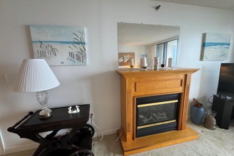 Condo in Hutchinson Island South, Florida, 2 bedrooms  № 2183986 - photo 23