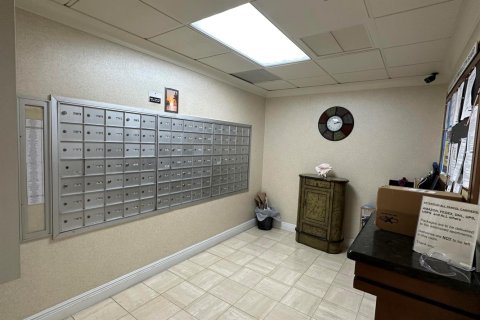 Condo in Hutchinson Island South, Florida, 2 bedrooms  № 2183986 - photo 5