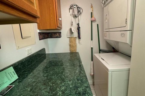 Condo in Hutchinson Island South, Florida, 2 bedrooms  № 2183986 - photo 28