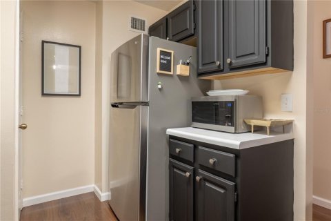 Condo in Oviedo, Florida, 3 bedrooms № 2151996 - photo 18
