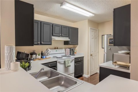 Condo in Oviedo, Florida, 3 bedrooms № 2151996 - photo 13