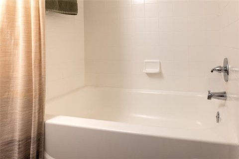 Condo in Oviedo, Florida, 3 bedrooms № 2151996 - photo 26