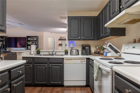 Condo in Oviedo, Florida, 3 bedrooms № 2151996 - photo 15