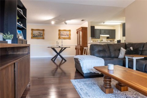 Condo in Oviedo, Florida, 3 bedrooms № 2151996 - photo 11