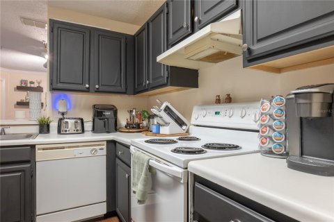 Condo in Oviedo, Florida, 3 bedrooms № 2151996 - photo 16