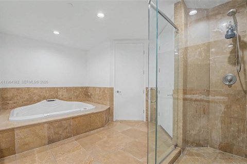 Condo in Miami Beach, Florida, 4 bedrooms  № 2047862 - photo 27