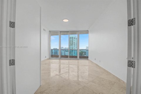 Condo in Miami Beach, Florida, 4 bedrooms  № 2047862 - photo 30