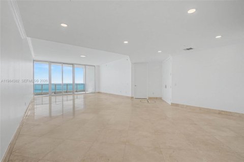 Condo in Miami Beach, Florida, 4 bedrooms  № 2047862 - photo 13