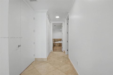 Condo in Miami Beach, Florida, 4 bedrooms  № 2047862 - photo 25