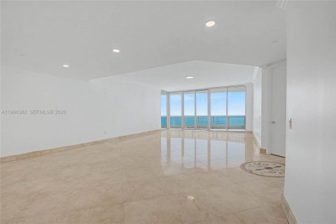 Condo in Miami Beach, Florida, 4 bedrooms  № 2047862 - photo 12