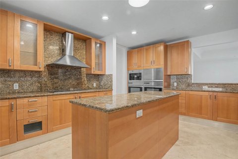 Condo in Miami Beach, Florida, 4 bedrooms  № 2047862 - photo 16