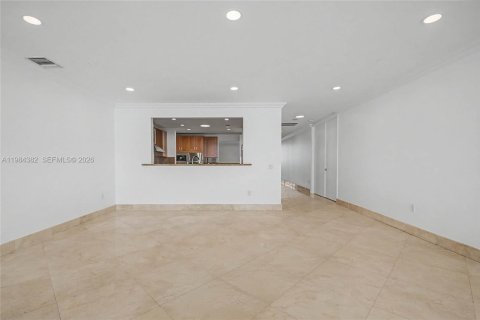 Condo in Miami Beach, Florida, 4 bedrooms  № 2047862 - photo 15