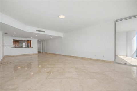 Condo in Miami Beach, Florida, 4 bedrooms  № 2047862 - photo 14