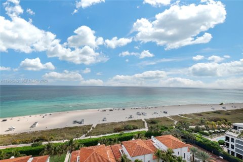 Condo in Miami Beach, Florida, 4 bedrooms  № 2047862 - photo 2