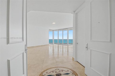 Condo in Miami Beach, Florida, 4 bedrooms  № 2047862 - photo 11