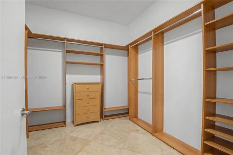 Condo in Miami Beach, Florida, 4 bedrooms  № 2047862 - photo 29
