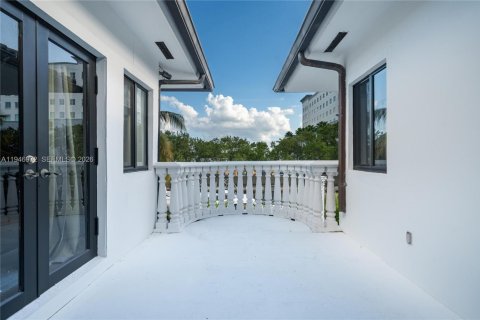 Купить виллу или дом в Санни-Айлс-Бич, Флорида 6 спален, 525.64м2, № 2152929 - фото 21