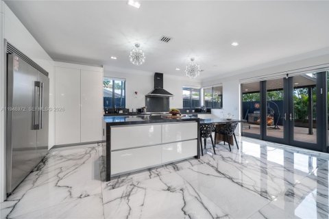 Купить виллу или дом в Санни-Айлс-Бич, Флорида 6 спален, 525.64м2, № 2152929 - фото 28
