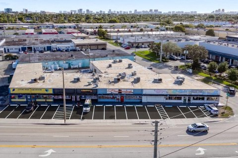 Commercial property in Oakland Park, Florida № 2258163
