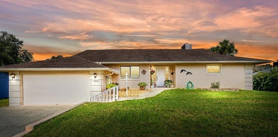 Casa en Crystal River, Florida 3 dormitorios, 187.57 m2 № 2109714