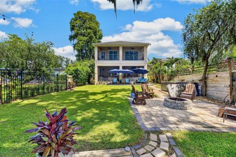 House in Lutz, Florida 3 bedrooms, 262.91 sq.m. № 2324206 - photo 3
