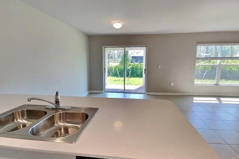 Casa en alquiler en Port Charlotte, Florida, 4 dormitorios, 139.26 m2 № 1905772 - foto 8