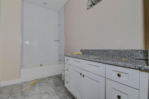 House in Lakeland, Florida 4 bedrooms, 212.84 sq.m. № 1901546 - photo 24