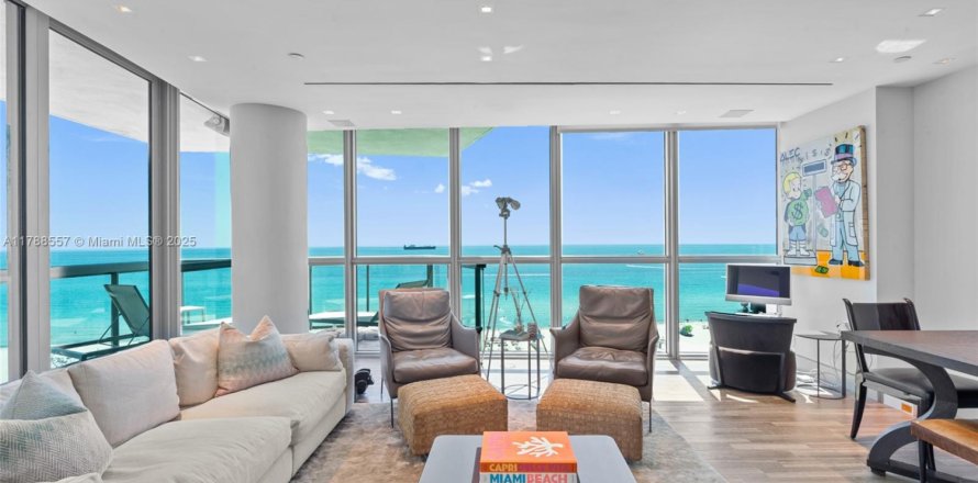 Condominio en Miami Beach, Florida, 2 dormitorios № 1863348