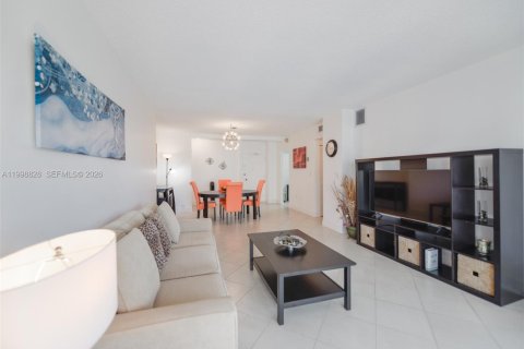 Condominio en venta en Hallandale Beach, Florida, 1 dormitorio, 74.14 m2 № 2183912 - foto 6