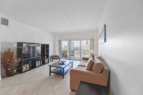 Condominio en venta en Hallandale Beach, Florida, 1 dormitorio, 74.14 m2 № 2183912 - foto 4