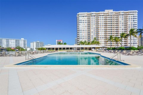 Condominio en venta en Hallandale Beach, Florida, 1 dormitorio, 74.14 m2 № 2183912 - foto 25