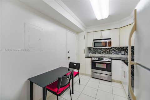 Condominio en venta en Hallandale Beach, Florida, 1 dormitorio, 74.14 m2 № 2183912 - foto 11