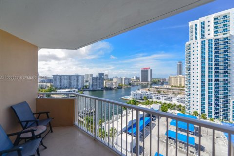 Condominio en venta en Hallandale Beach, Florida, 1 dormitorio, 74.14 m2 № 2183912 - foto 18