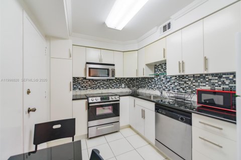 Condominio en venta en Hallandale Beach, Florida, 1 dormitorio, 74.14 m2 № 2183912 - foto 10