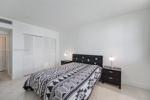 Condominio en venta en Hallandale Beach, Florida, 1 dormitorio, 74.14 m2 № 2183912 - foto 15